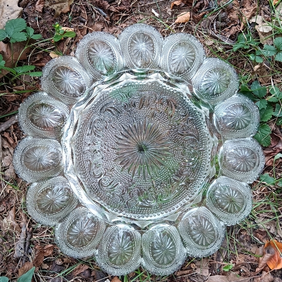 EAPG L. E. SMITH 11.25" Ornate Clear Glass 15-Egg Deviled Egg Oyster Plate - Picture 3 of 4